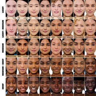 benefit  The POREfessional Foundation - glättende & porenverfeinernde Foundation 