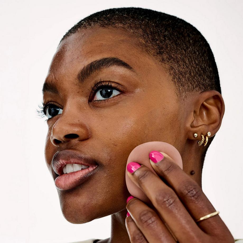 benefit  The POREfessional Foundation - Fondotinta levigante con Niacinamide 