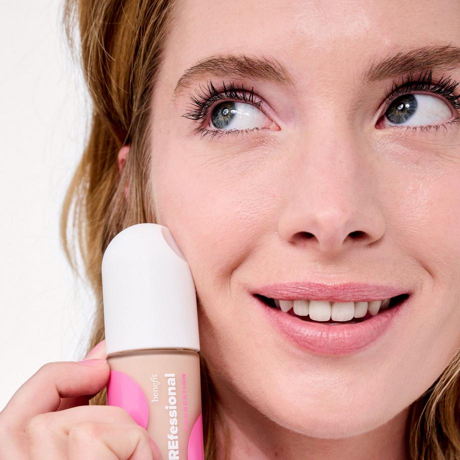 benefit  The POREfessional Foundation - glättende & porenverfeinernde Foundation 