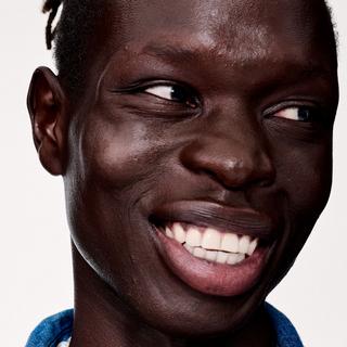 benefit  The POREfessional Foundation - glättende & porenverfeinernde Foundation 