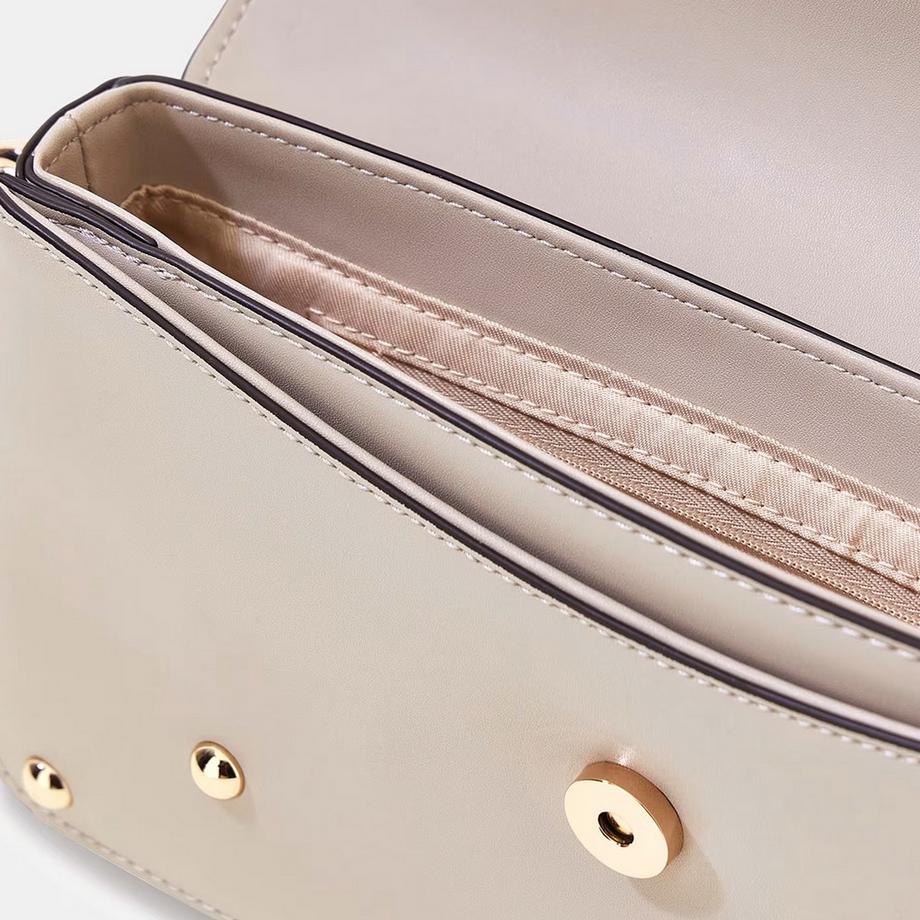 GUESS Sadie Sac à bandoulière clouté  