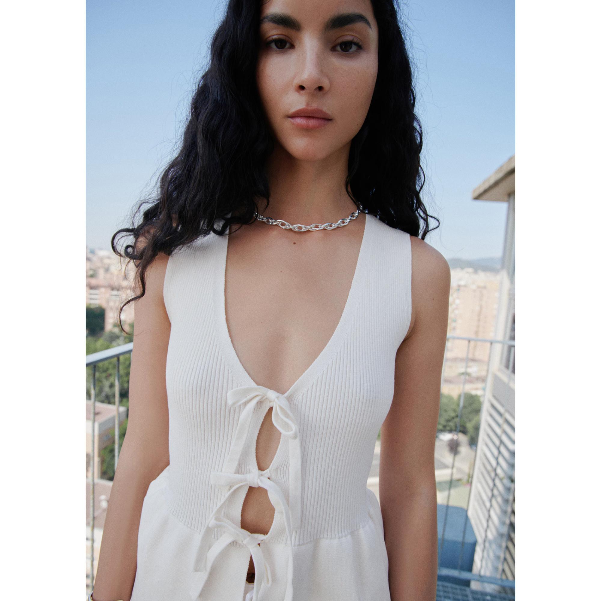 MANGO PARISE Top senza maniche in maglia a costine con laccetto frontale  