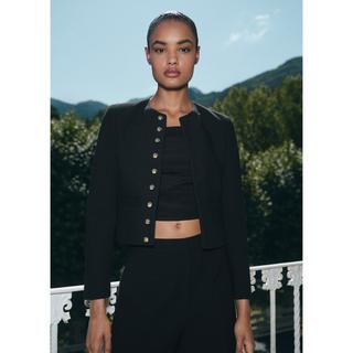 MANGO Grace Cropped Jacke mit Zierknöpfen  