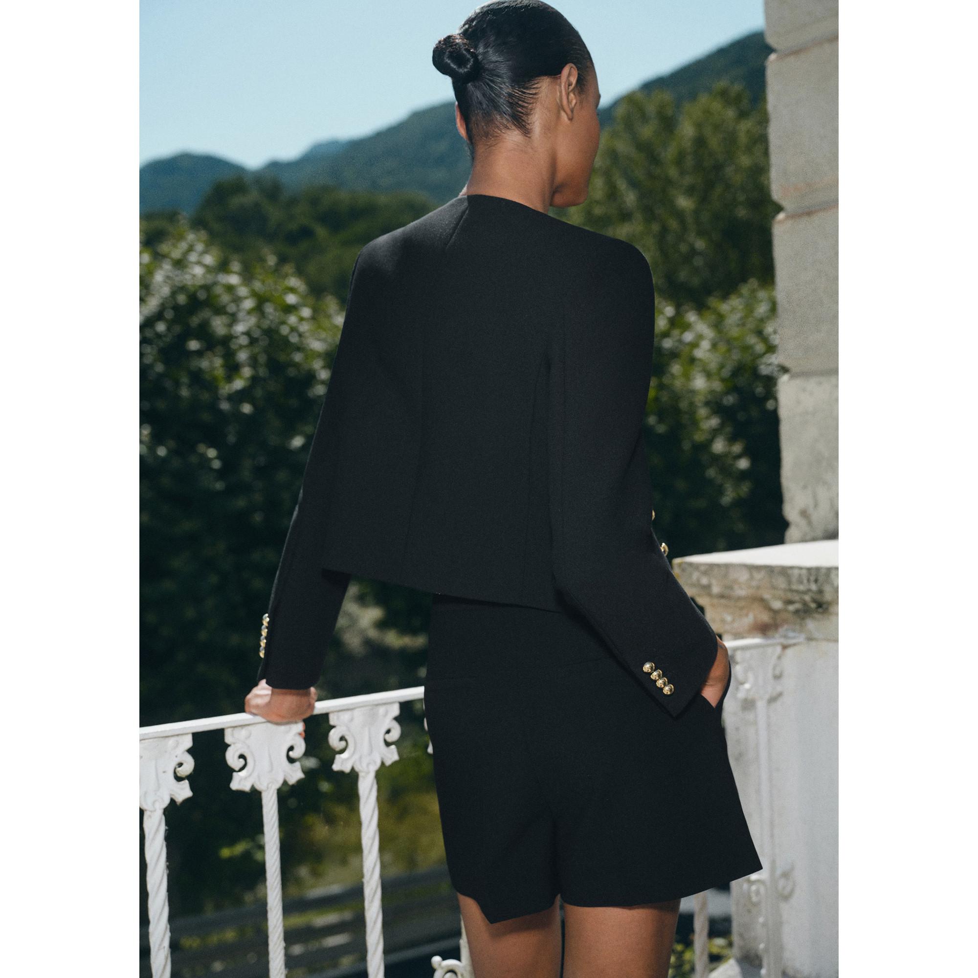 MANGO Grace Cropped Jacke mit Zierknöpfen  