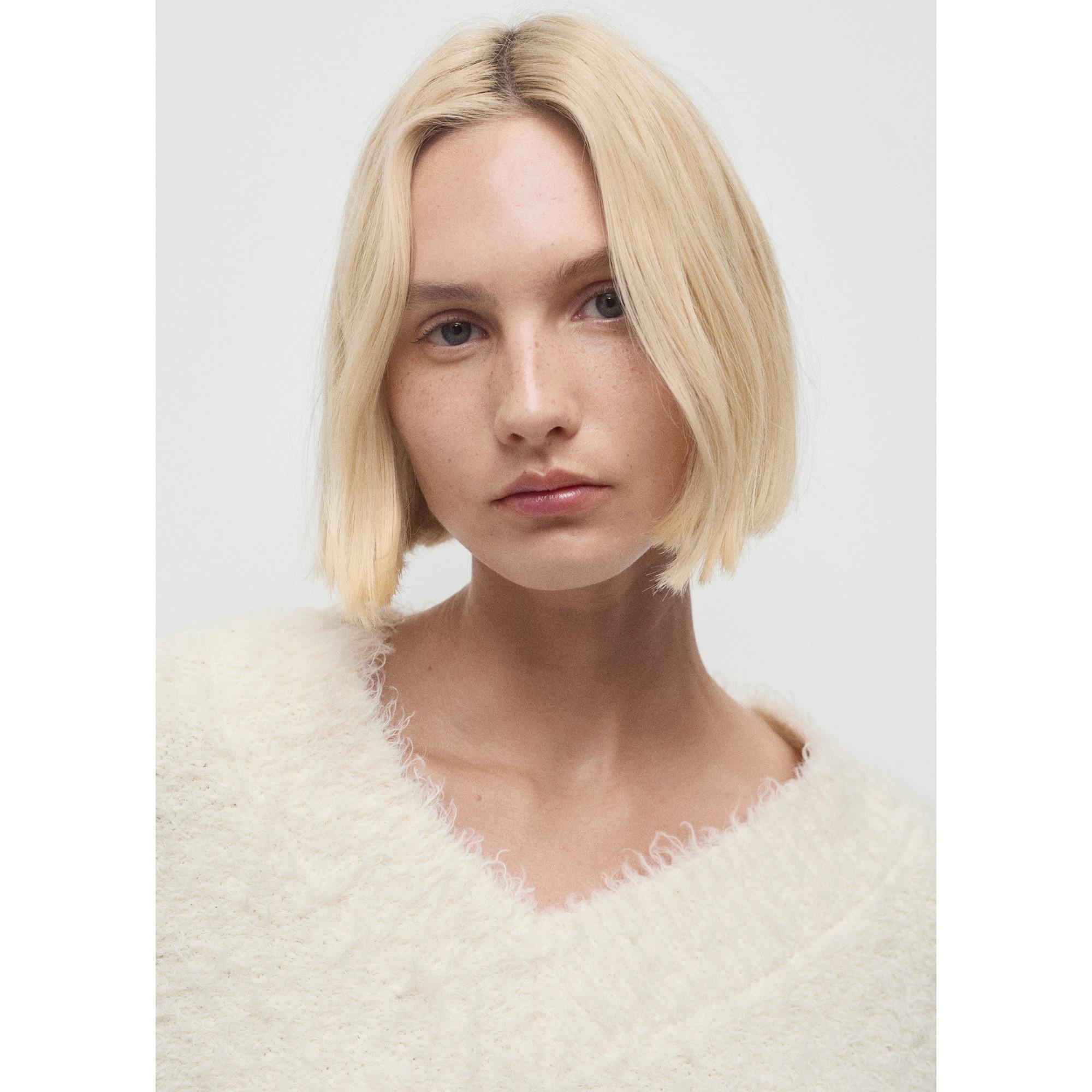 MANGO Antonia Flauschiger Rundhals Pullover  