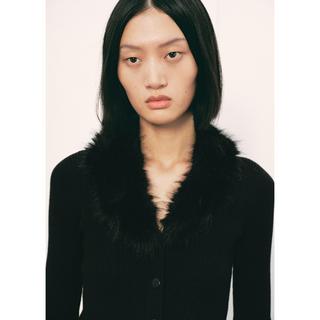 MANGO Maddie Cardigan mit Kunstfellkragen  