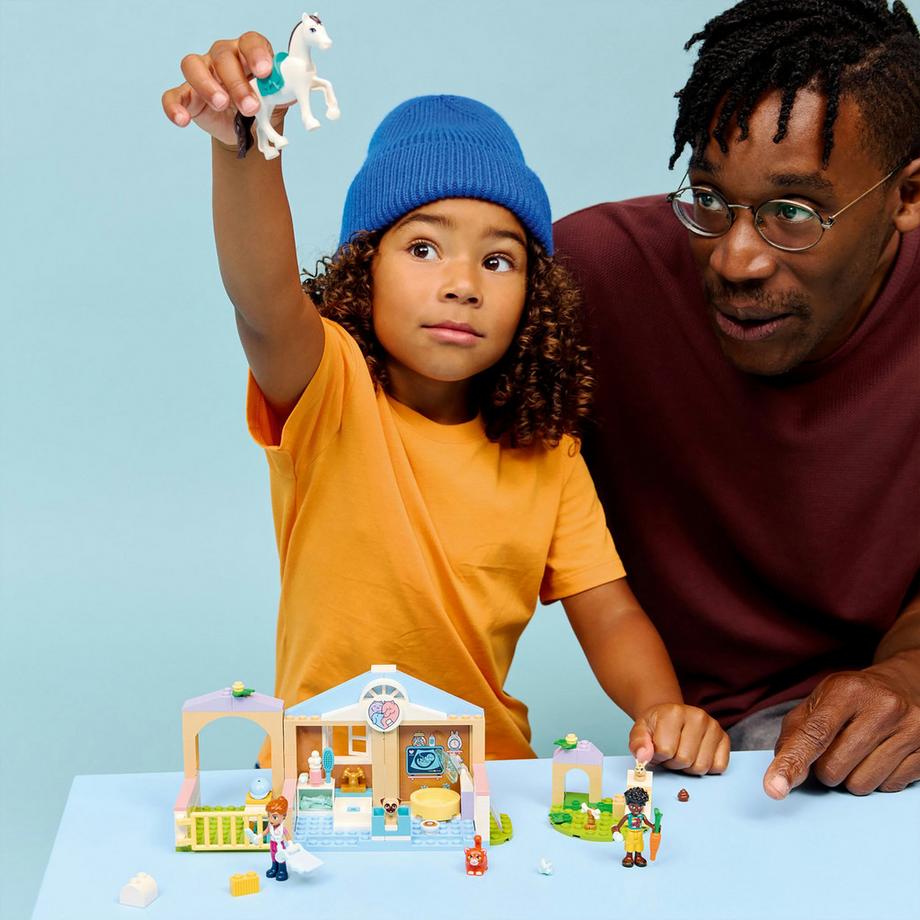 LEGO®  42696 Clinica veterinaria 