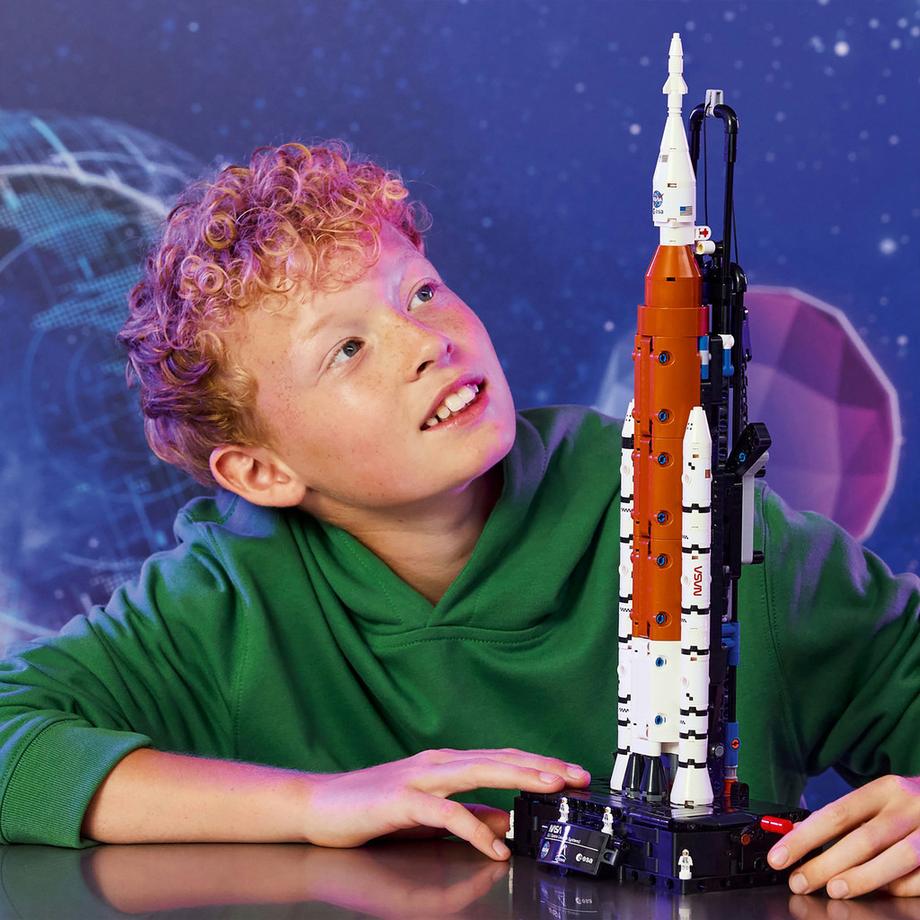 LEGO®  42221 La fusée SLS NASA Artemis 