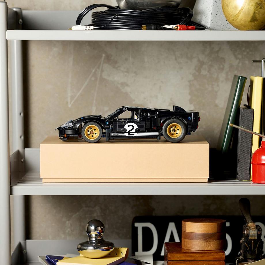 LEGO®  42223 1966 Ford GT40 MKII Rennwagen 