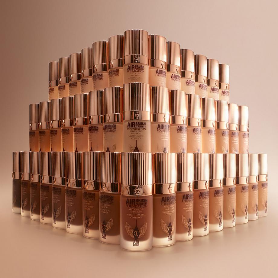 CHARLOTTE TILBURY  Airbrush Flawless Foundation – Leichte Foundation mit voller Deckkraft 