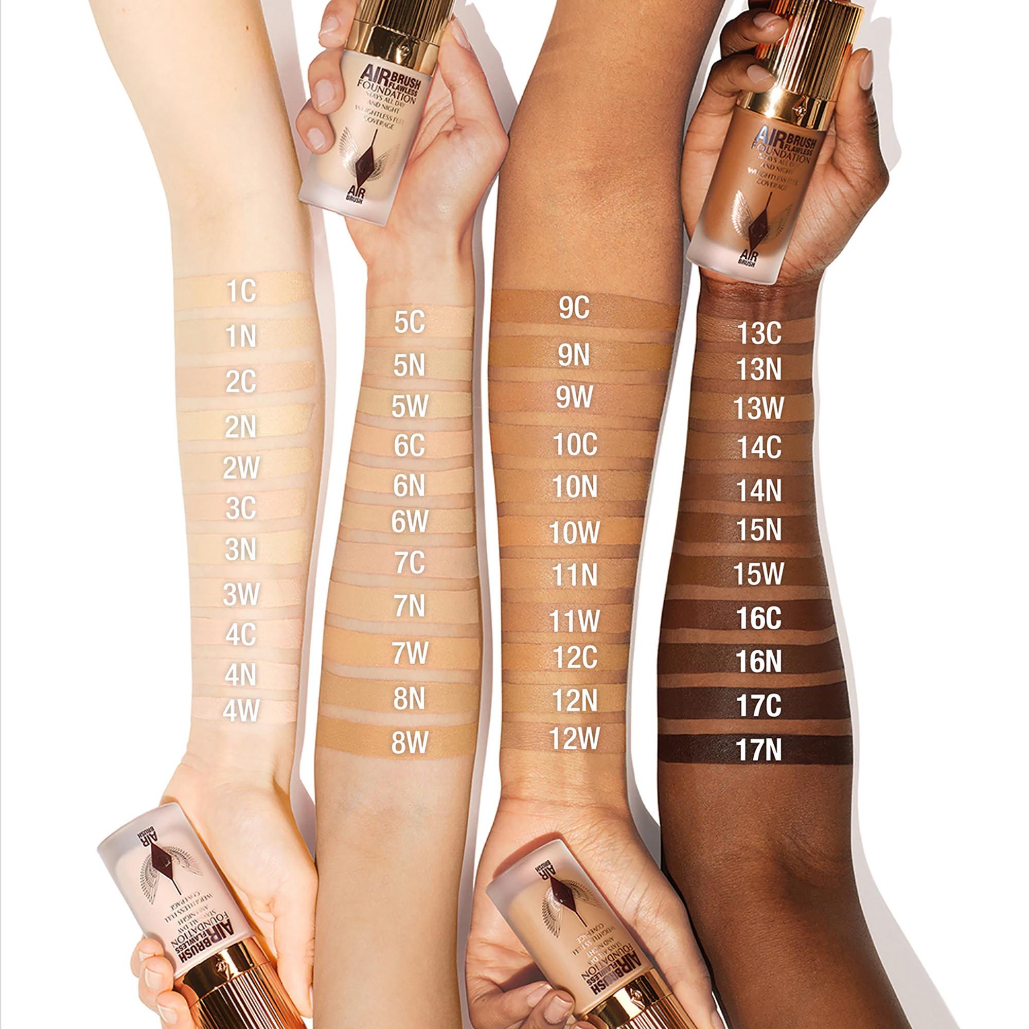 CHARLOTTE TILBURY  Airbrush Flawless Foundation – Leichte Foundation mit voller Deckkraft 