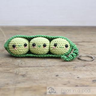 Hardicraft Häkelset Schlüsselanhänger Erbsen 