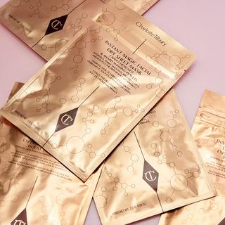 CHARLOTTE TILBURY  Instant Magic Facial Dry Gesichtsmaske 