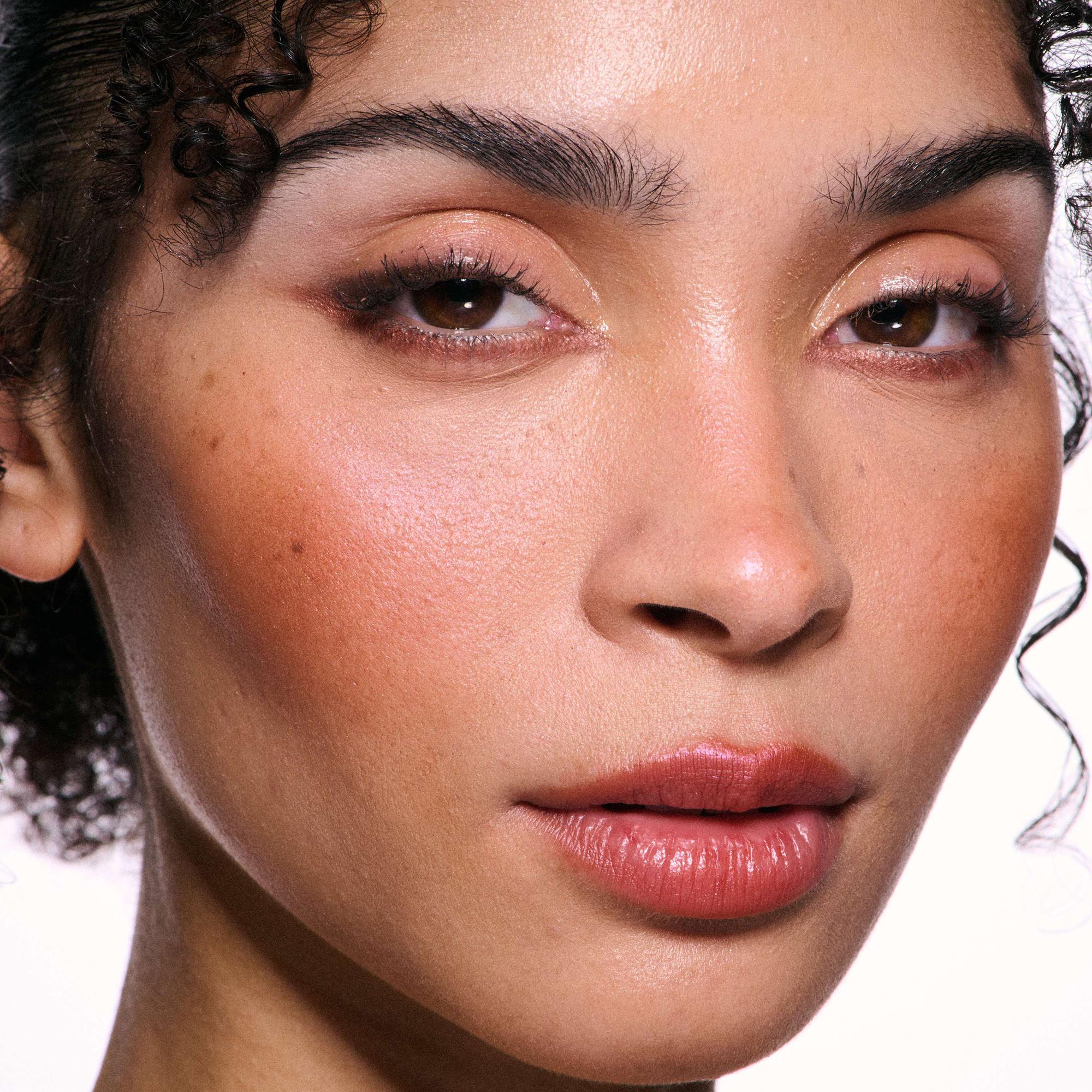 MAC Cosmetics  Bounce & Gleam Highlighter 