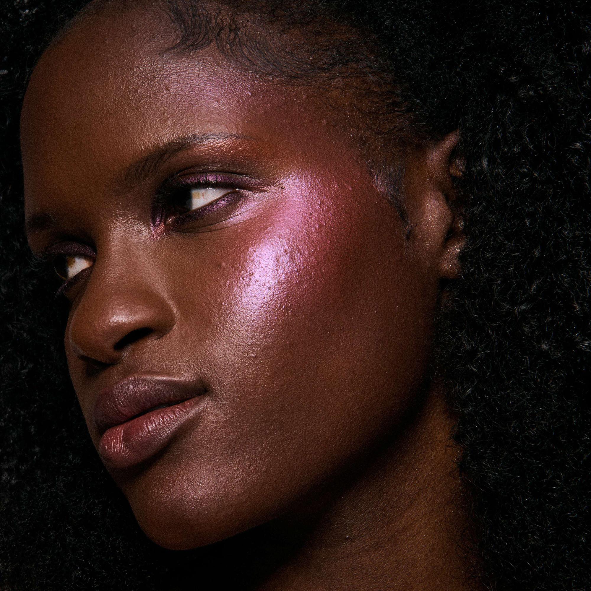 MAC Cosmetics  Bounce & Gleam Highlighter 