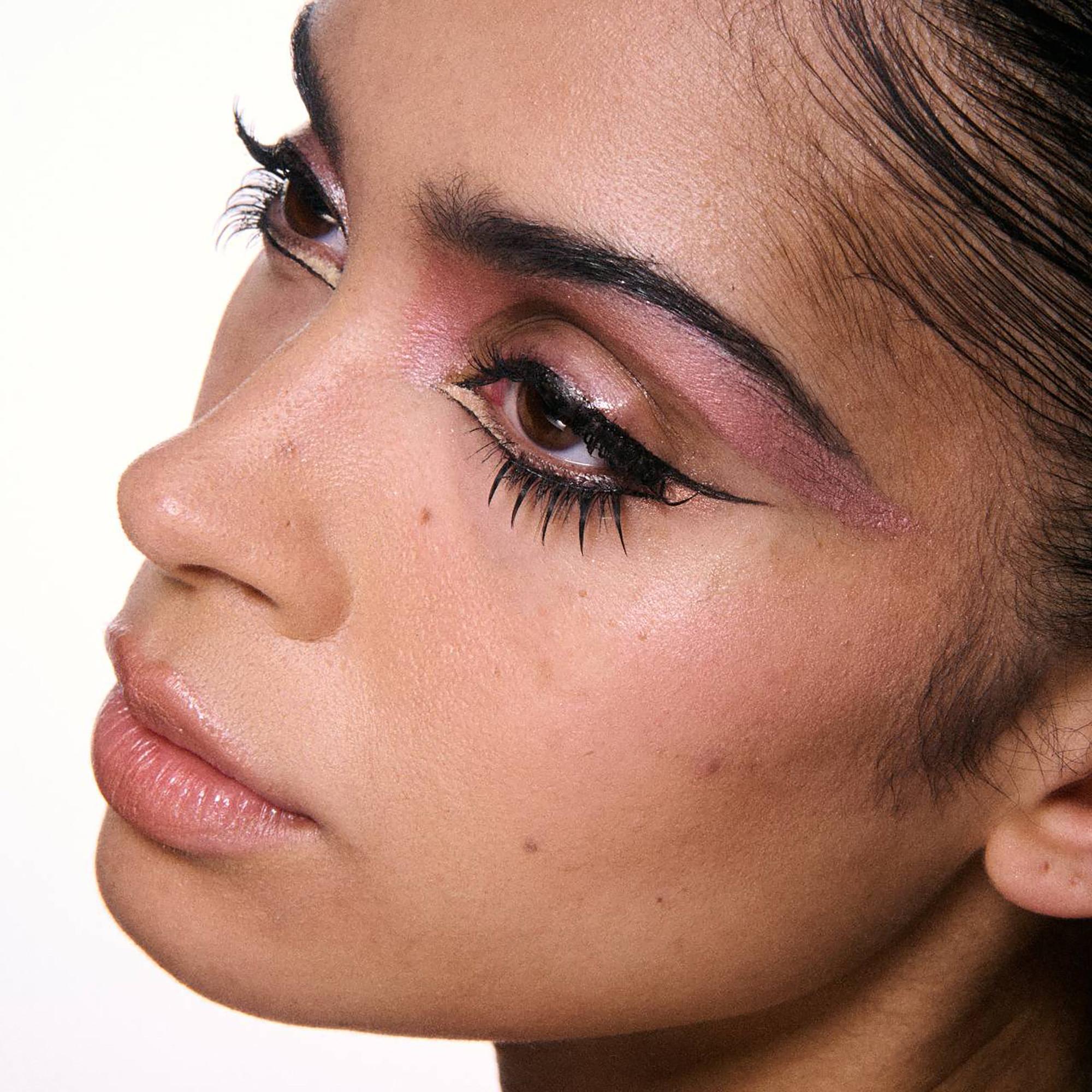 MAC Cosmetics  XS25MYSTERY  ADVENT CALENDAR 