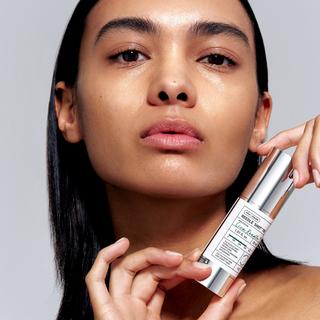 VT Cosmetics  Reedle Shot 700 