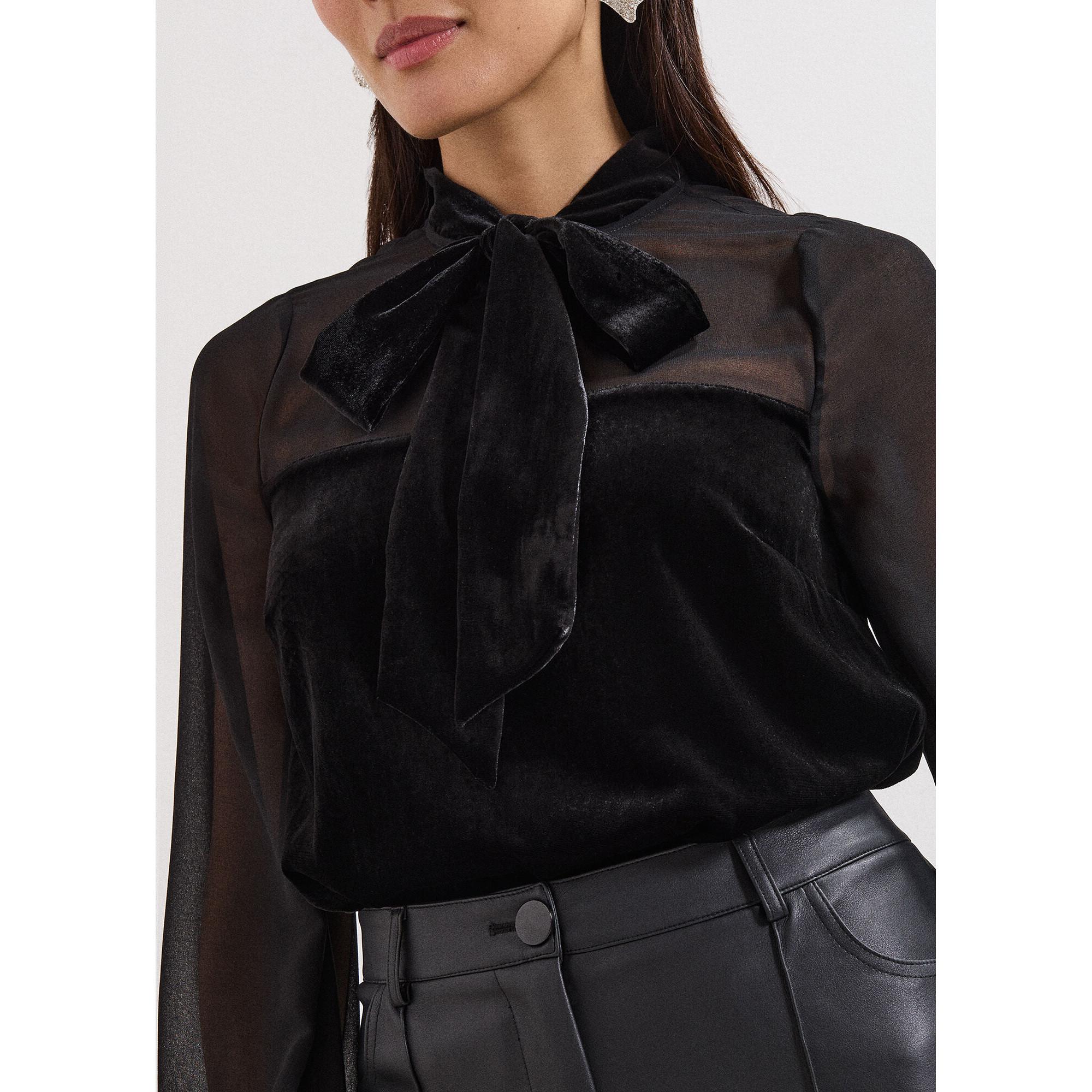 Phase Eight Raye Samtbluse mit Schluppendetail  