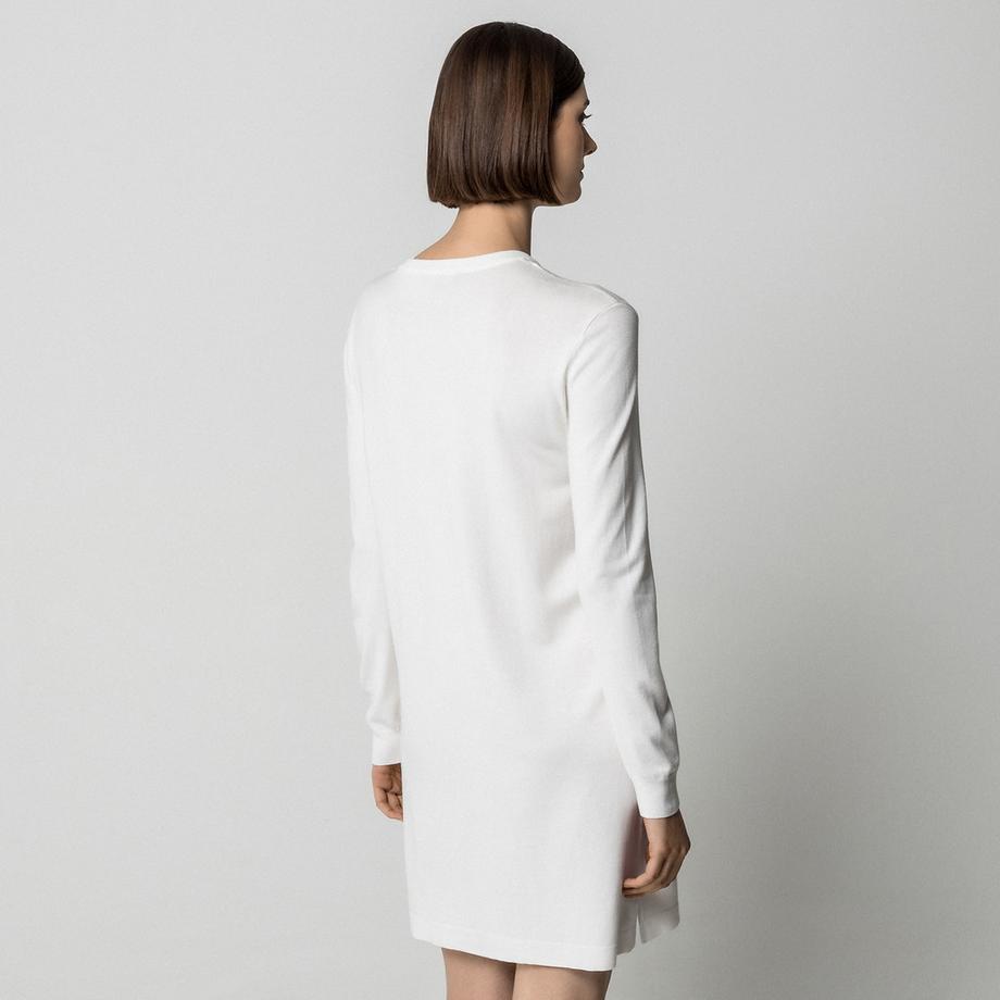 Manor Woman Robe en tricot avec détails boutonnés  