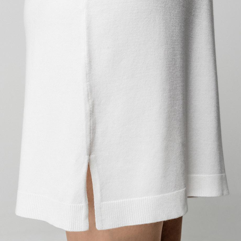 Manor Woman Robe en tricot avec détails boutonnés  