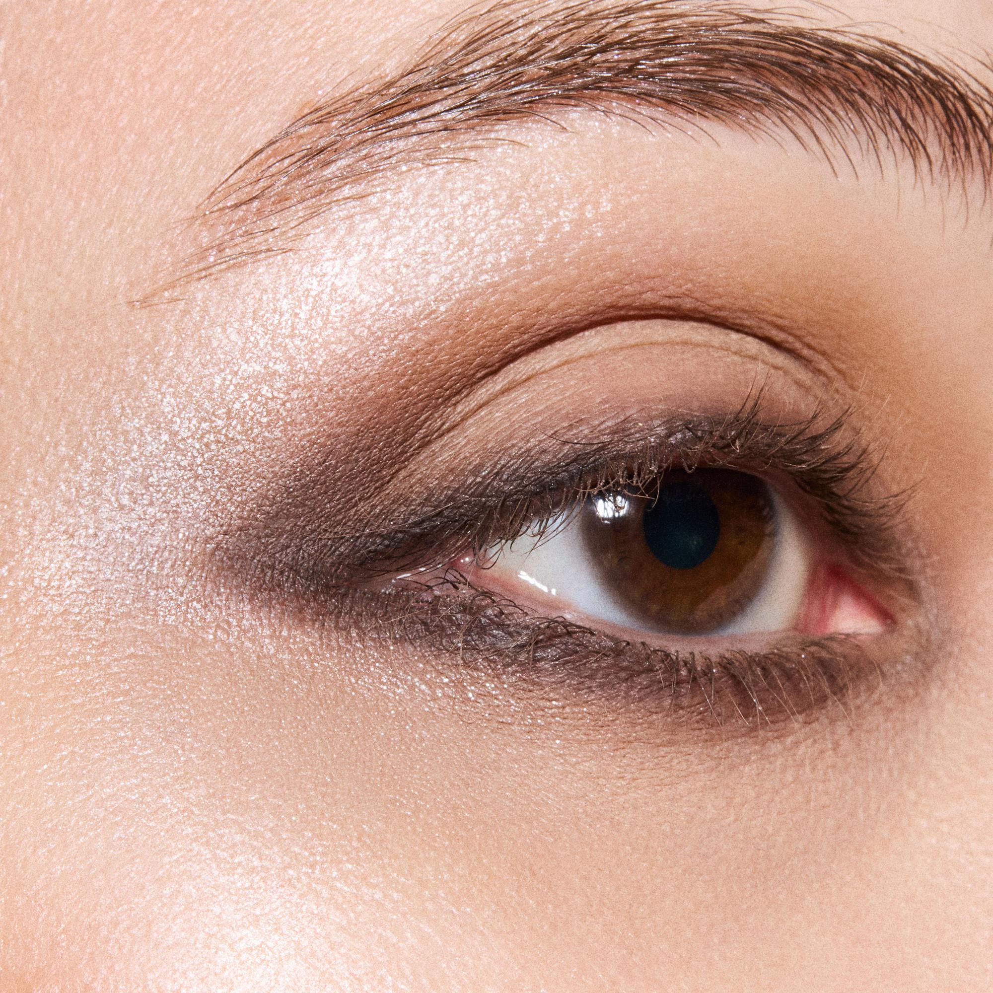 MAC Cosmetics  Metallic Single Eye Shadow Compact 