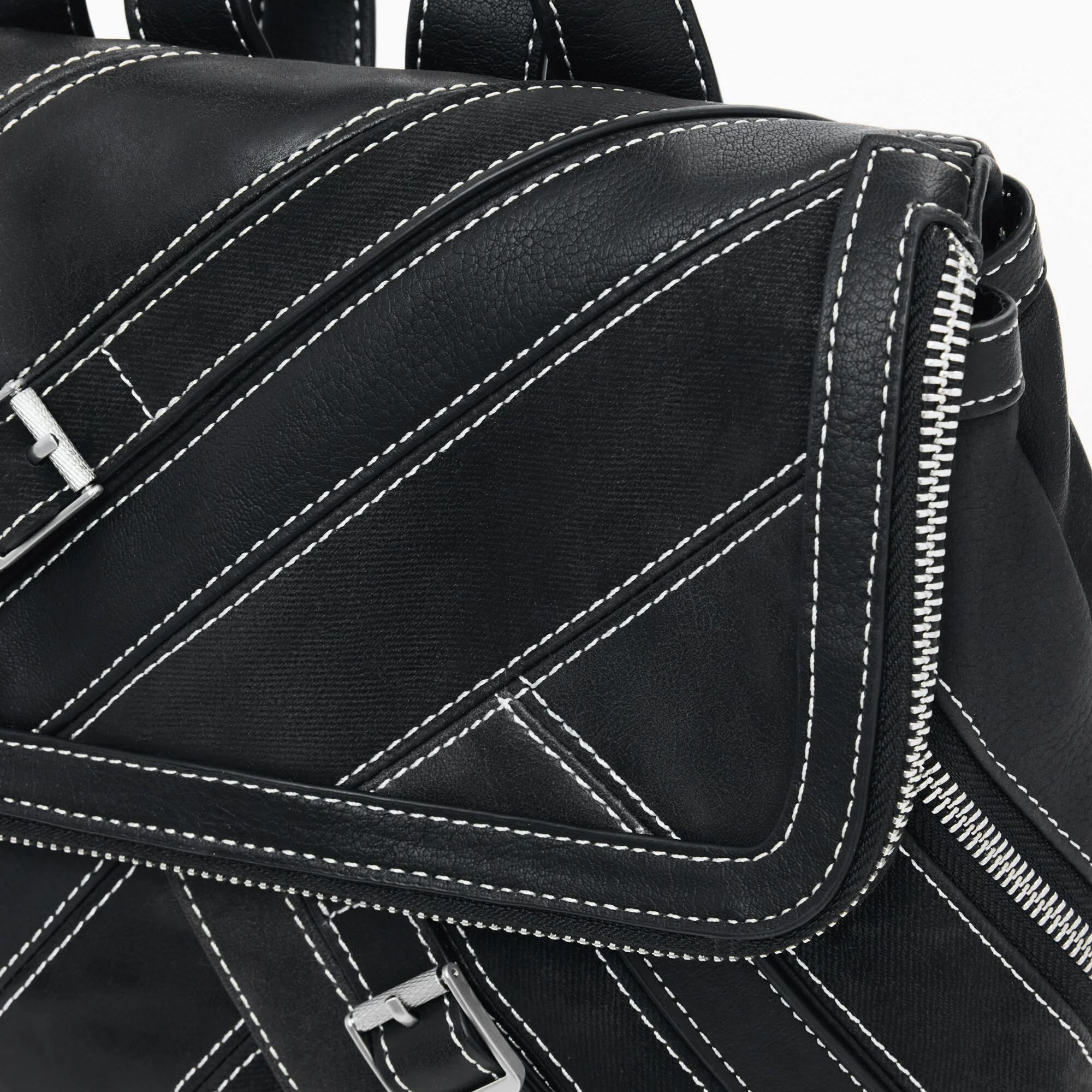 Desigual Kleiner Rucksack mit dekorativen Schnallen  