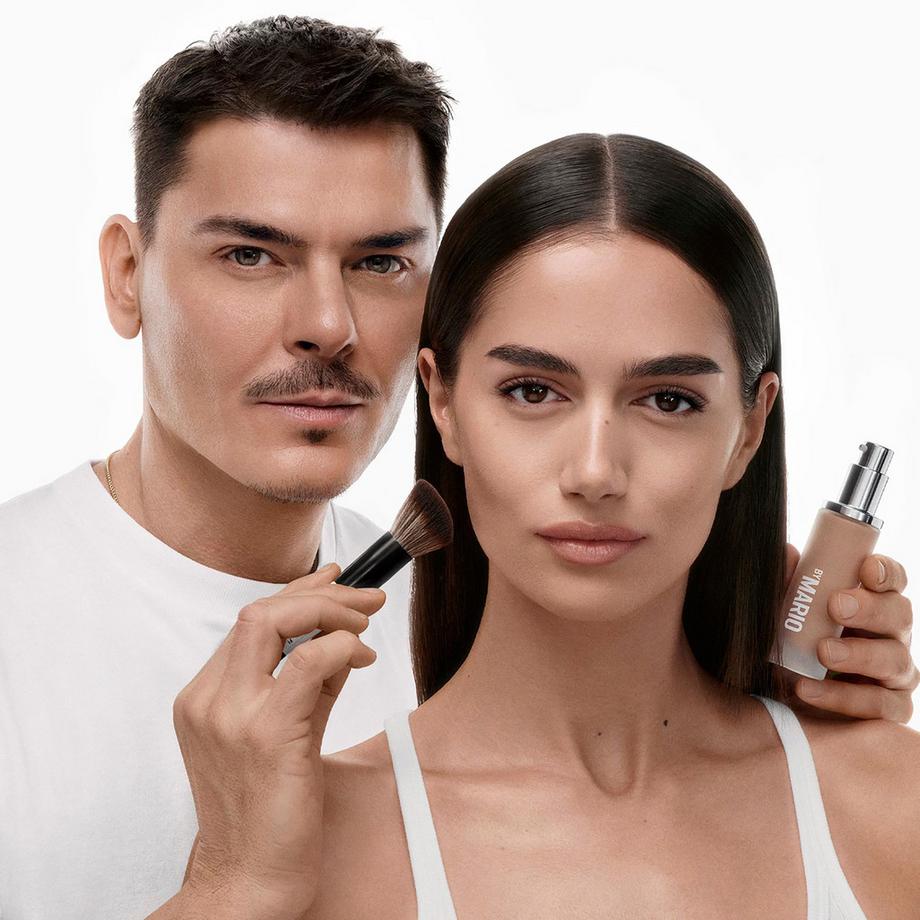MAKEUP BY MARIO  SurrealSkin™ Natural Finish Foundation - Natürliche Flüssig-Foundation 