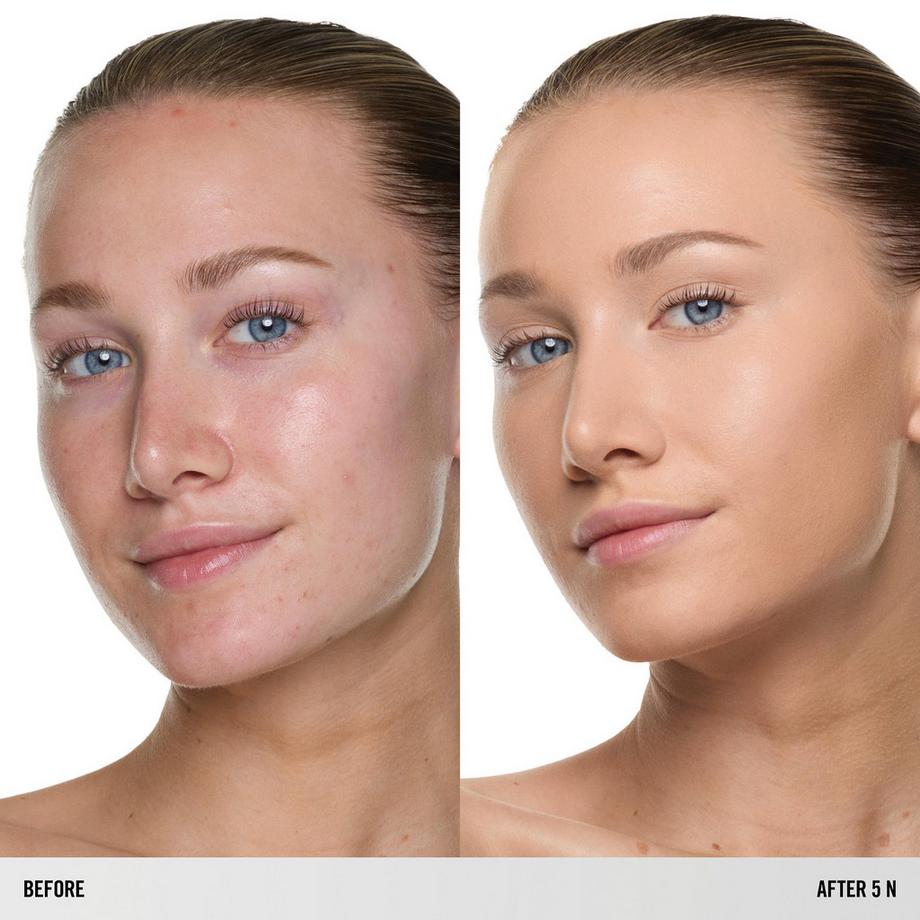 MAKEUP BY MARIO  SurrealSkin™ Natural Finish Foundation - Natürliche Flüssig-Foundation 