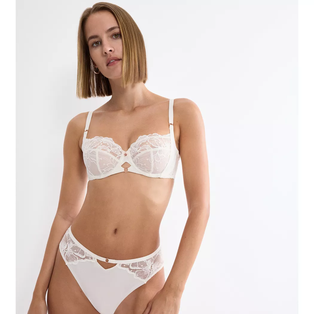 Balconette-BH TRIUMPH "Wild Gardenia Florale", Damen, Gr. 80, Cup C, ecru weiß, Microtouch, Obermaterial: 53% Lyocell, 17% Elasthan, 16% Polyester, 11% Polyamid, 3% Viskose, BHs Balconette-BH, weiche Spitze, nicht gefüttert, ergonomisch geformte 3D-Ergoli