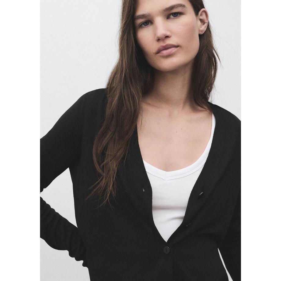 MANGO LUCCAV V-Ausschnitt Strickjacke mit Knöpfen  