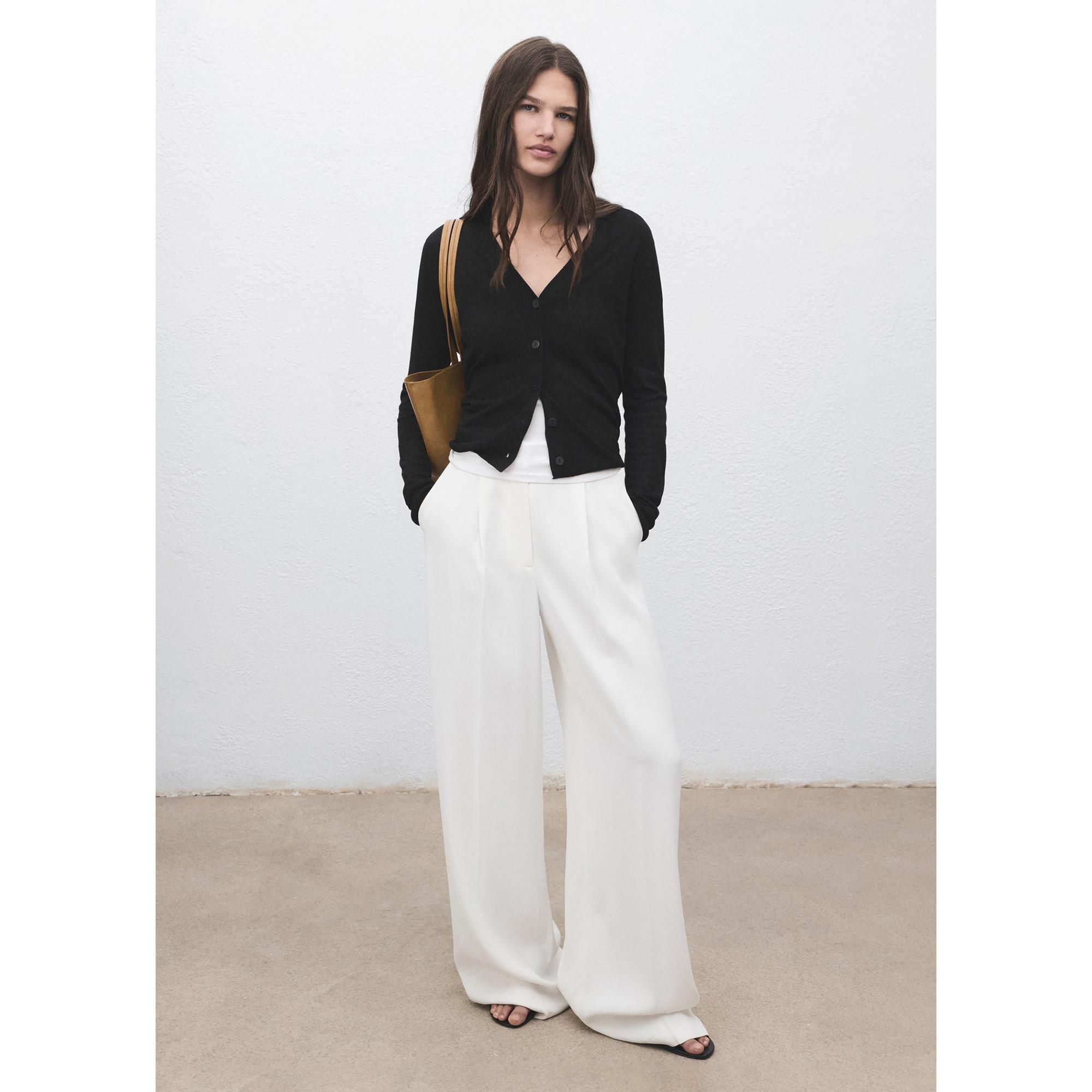 MANGO LUCCAV V-Ausschnitt Strickjacke mit Knöpfen  