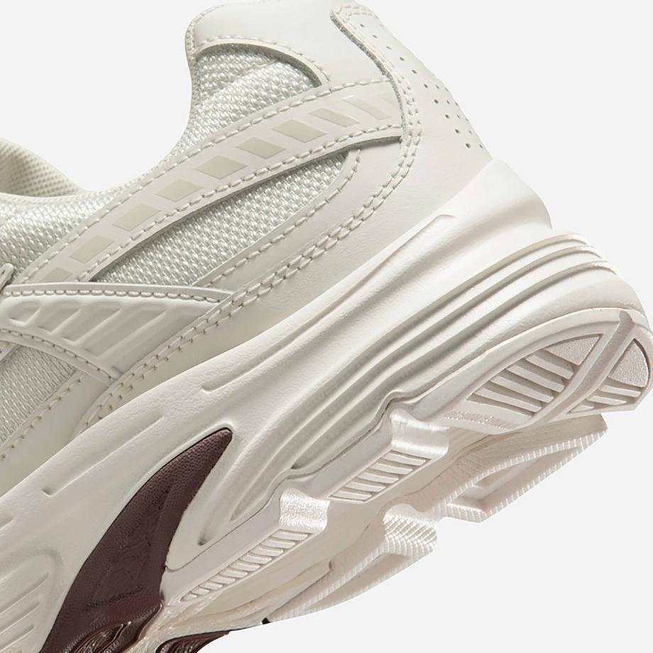 NIKE Wmns Initiator Sneakers basses  