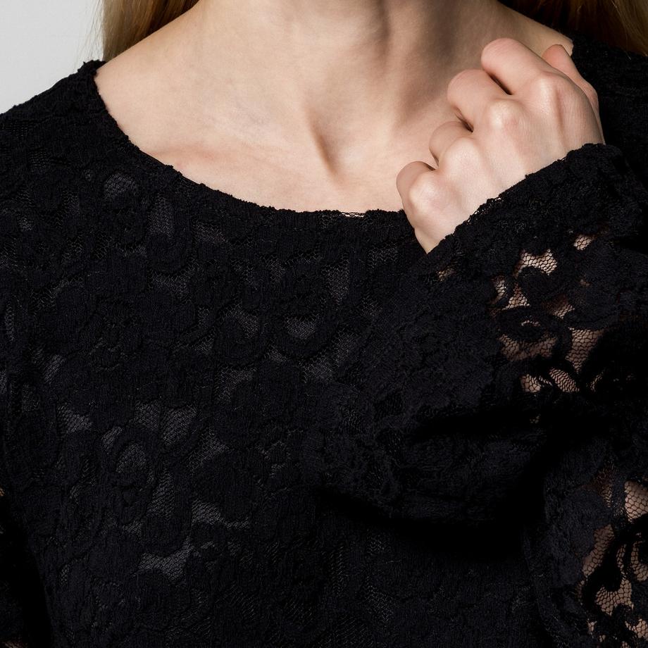 Gina Tricot Robe Courte Manches Longues en Dentelle  