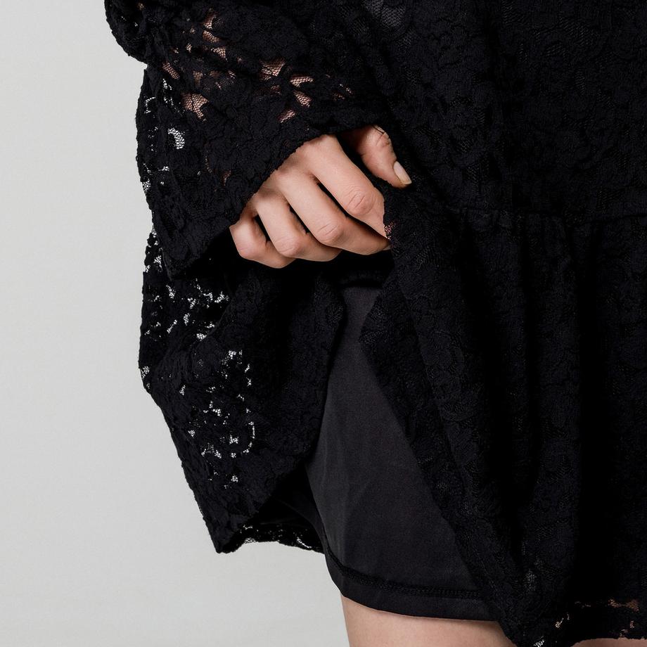 Gina Tricot Robe Courte Manches Longues en Dentelle  