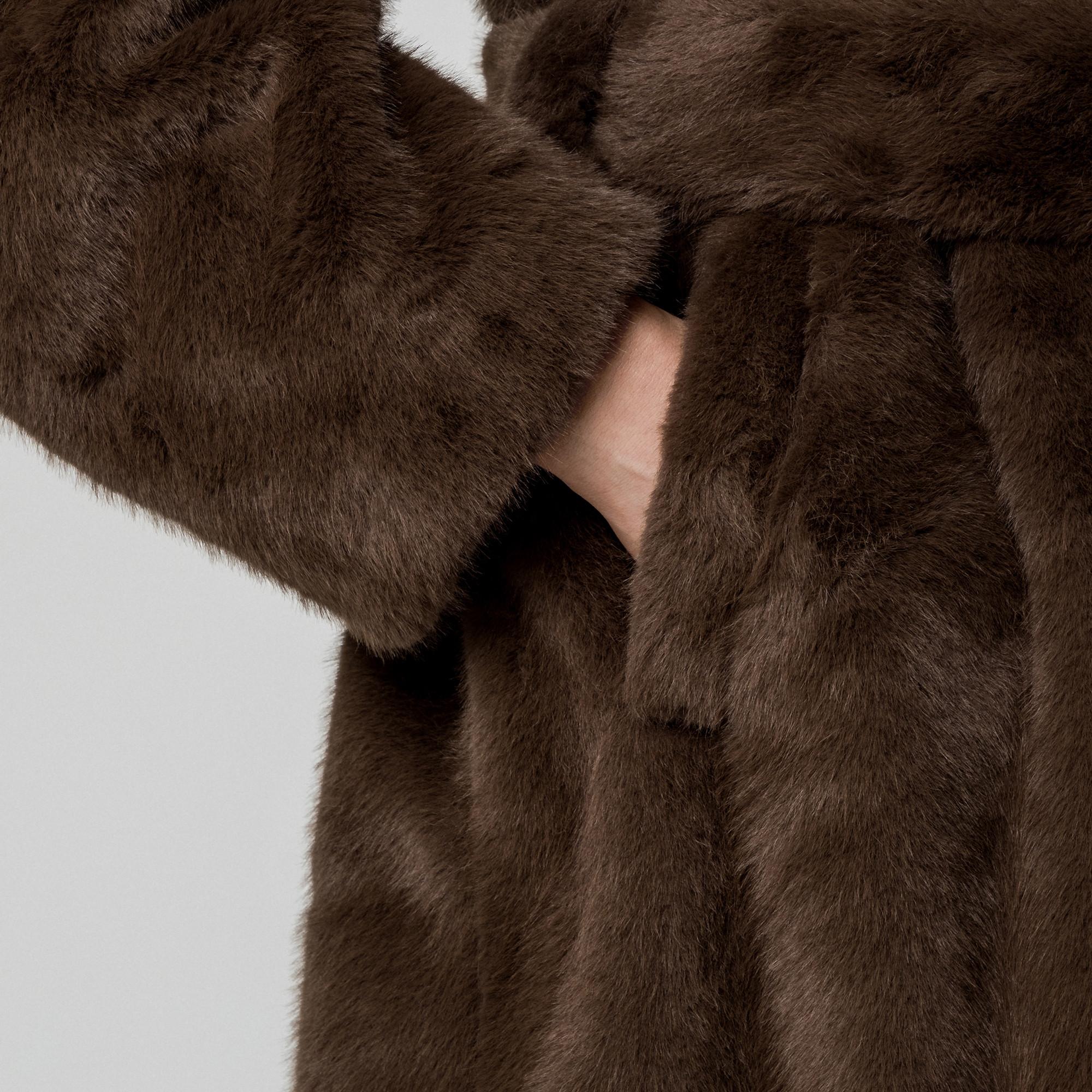 Gina Tricot Cappotto lungo in pelliccia sintetica  