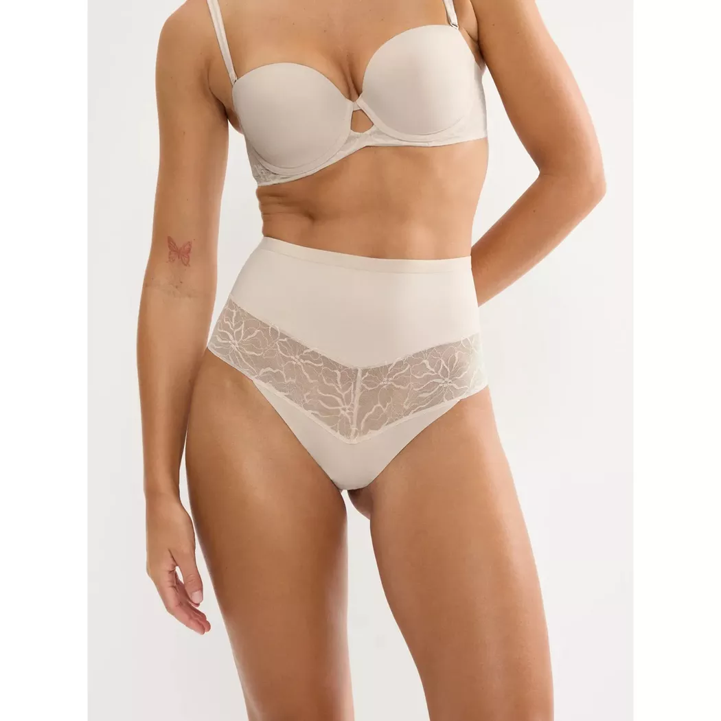 Slip TRIUMPH "Comfort Contour Highwaist String", Damen, Gr. S, beige, Microtouch, Obermaterial: 58% Polyamid, 42% Elasthan, Unterhosen Slip, flache formende Spitze