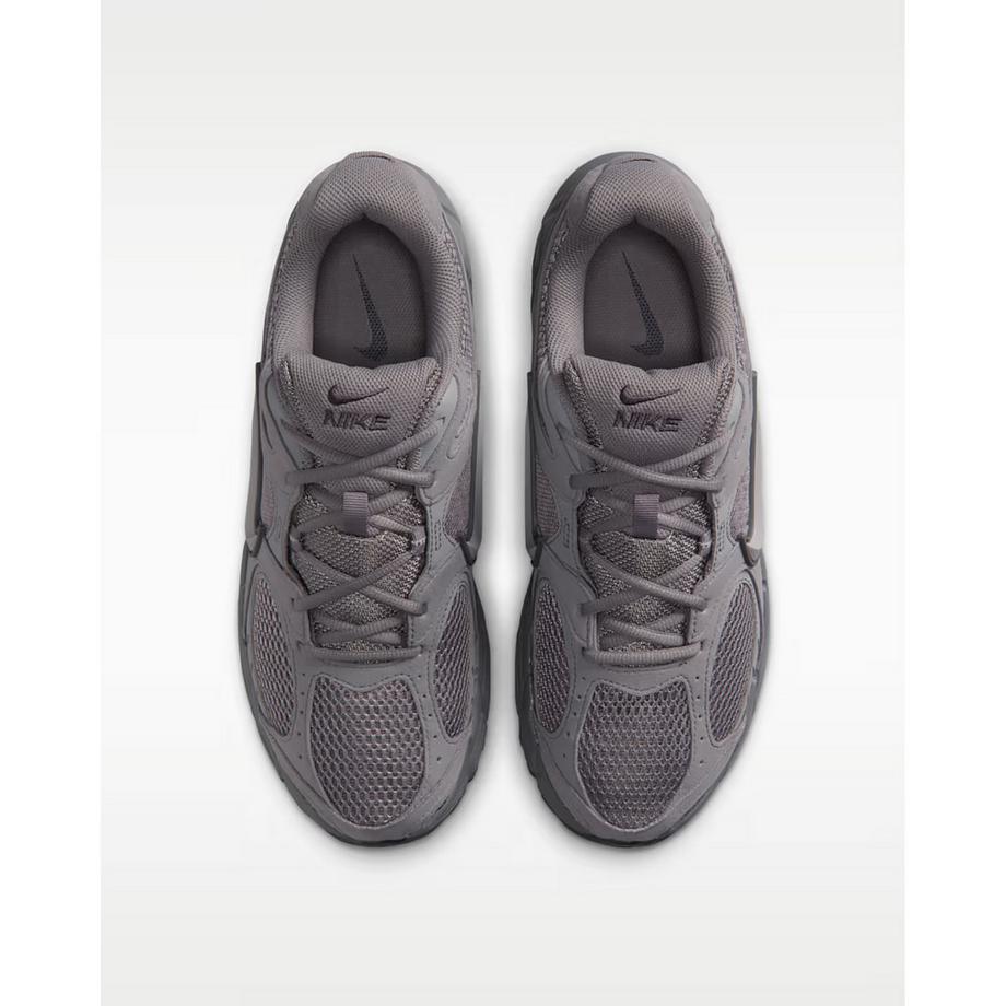 NIKE V5 RNR Low Top Sneakers  