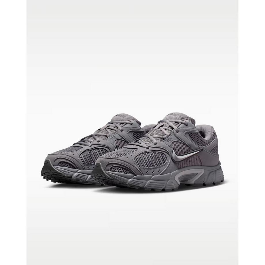 NIKE V5 RNR Low Top Sneakers  