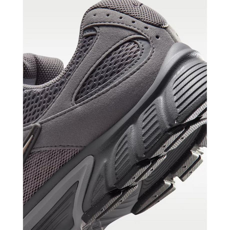 NIKE V5 RNR Low Top Sneakers  