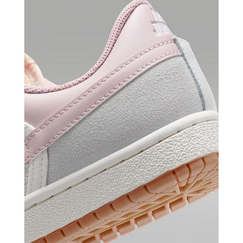 NIKE WMNS AIR JORDAN SKYLINE LOW Sneakers, Low Top 