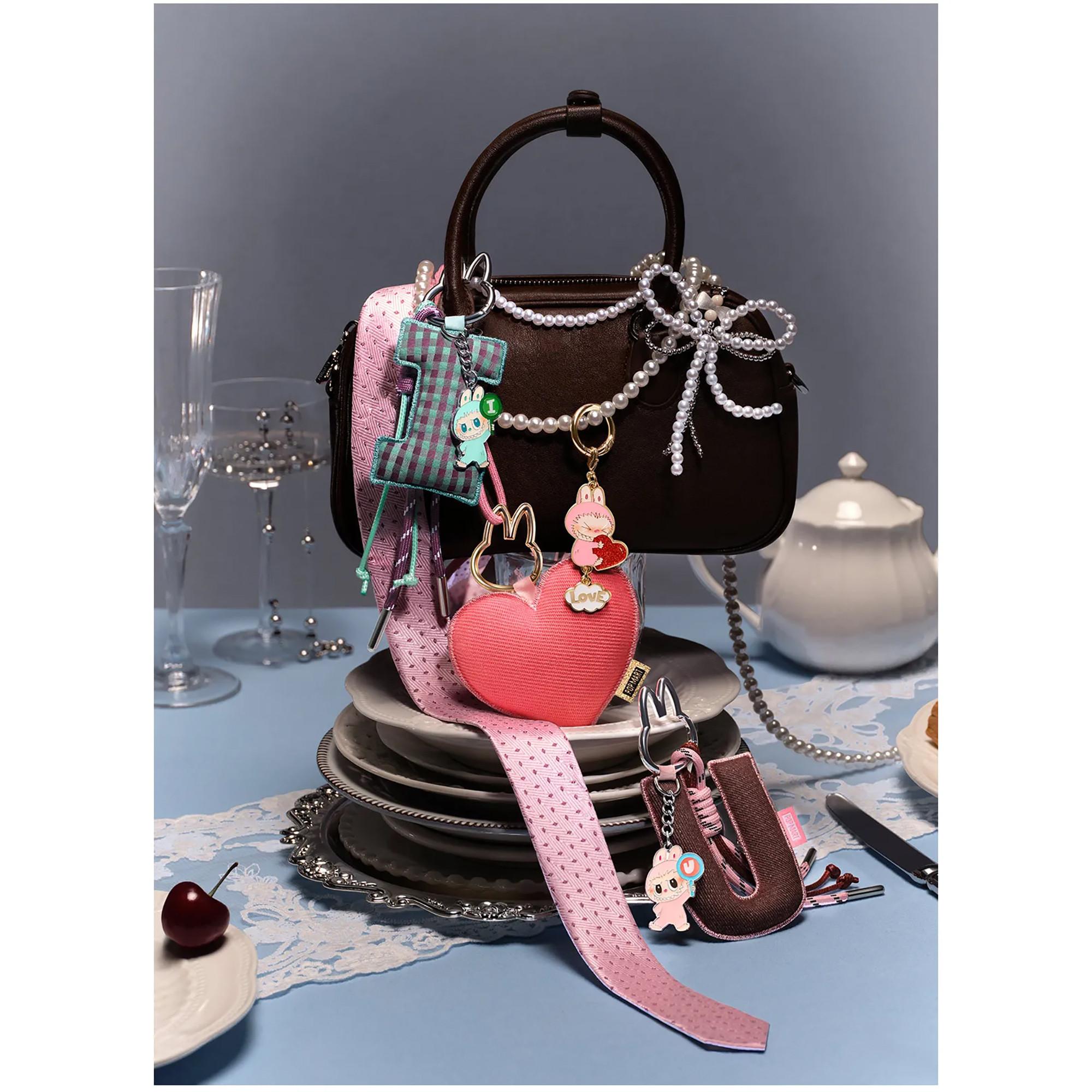 Popmart Beauty Labubu The Monsters "Pin for love" A-M Letter Pendant-Series, Überraschungspack  