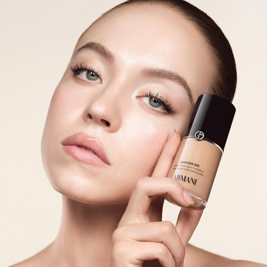 ARMANI  Luminous Silk Foundation 