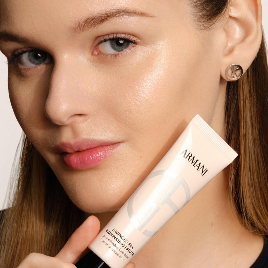 ARMANI   Luminous Silk Glow Extending Primer 
