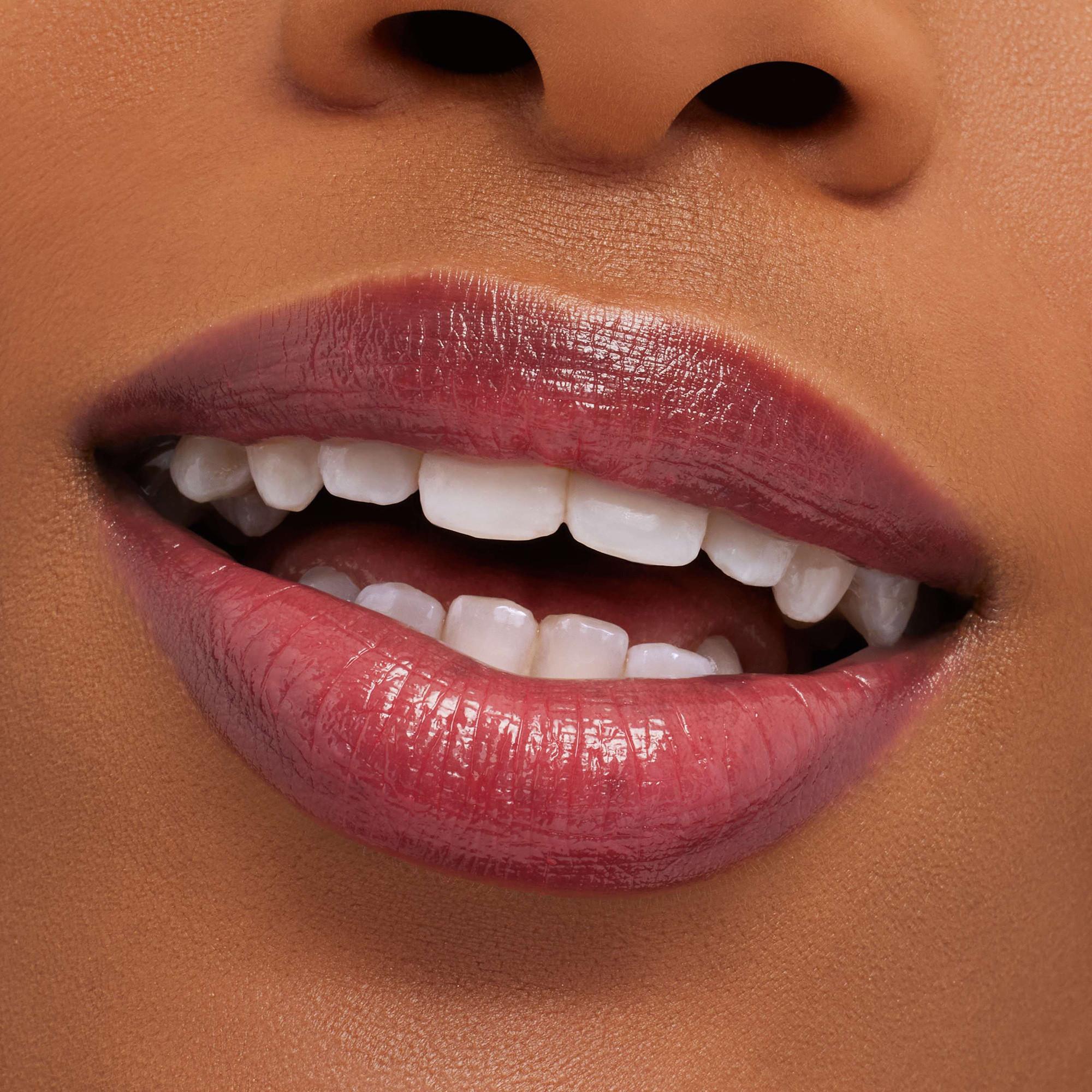 MAC Cosmetics  No Work All Glow Play Kit 