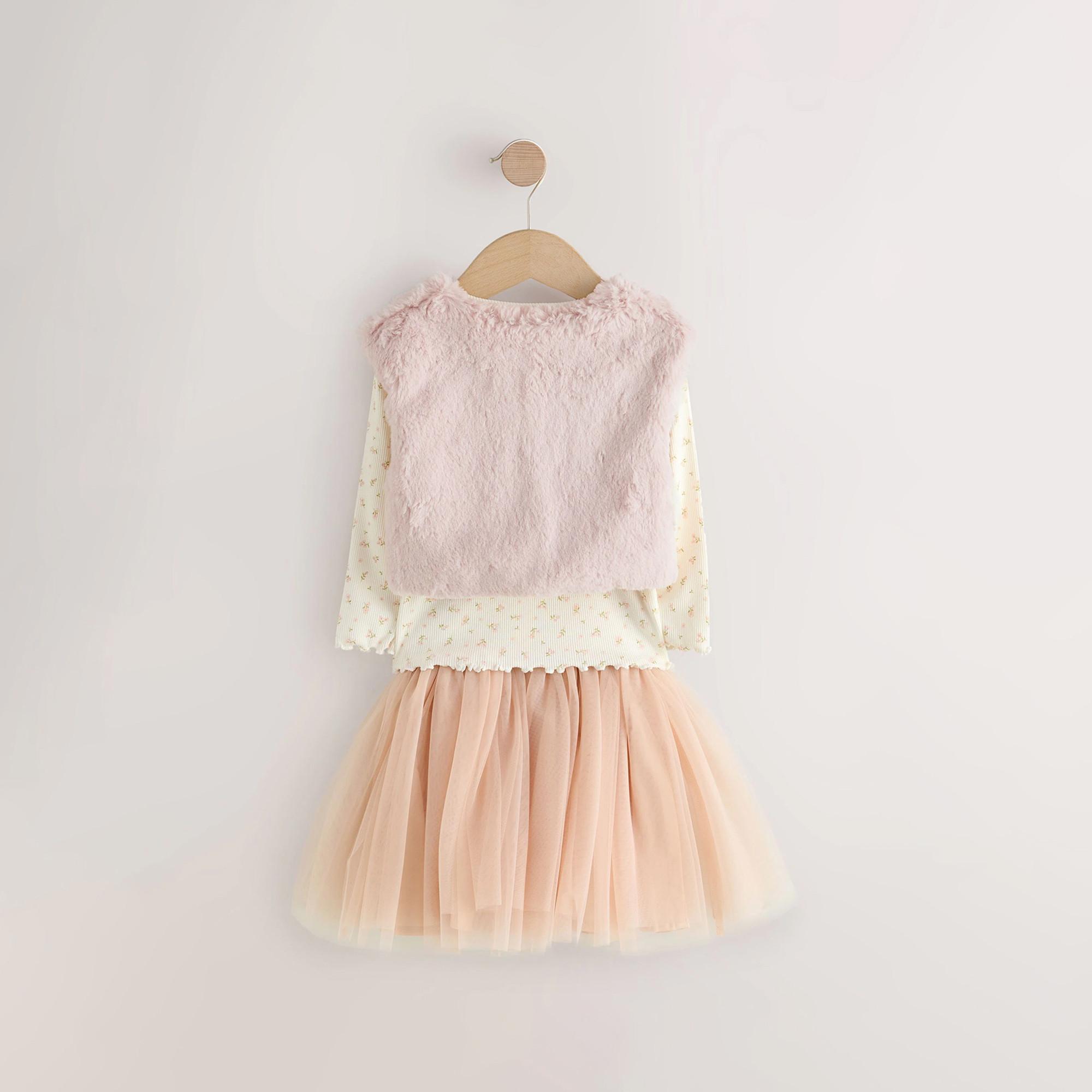 Next  Set: T-Shirt und Rock 