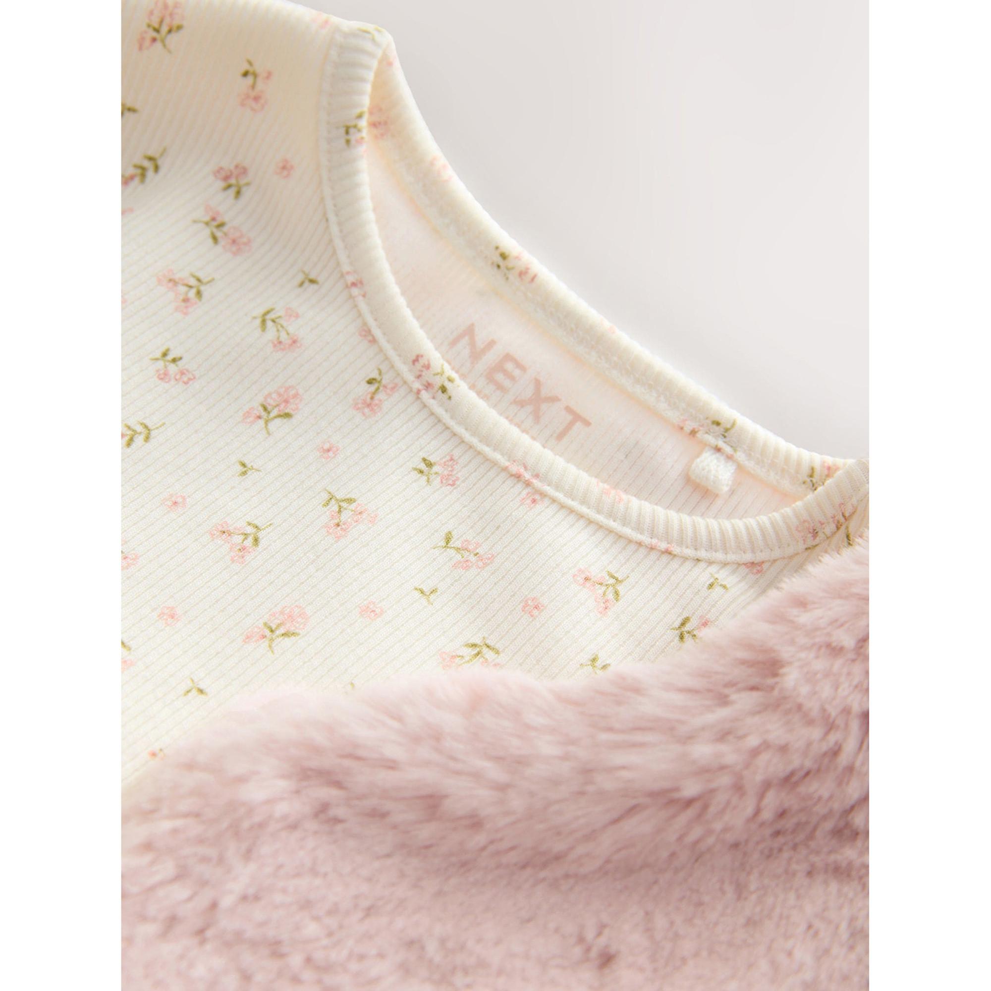 Next  Set: T-Shirt und Rock 