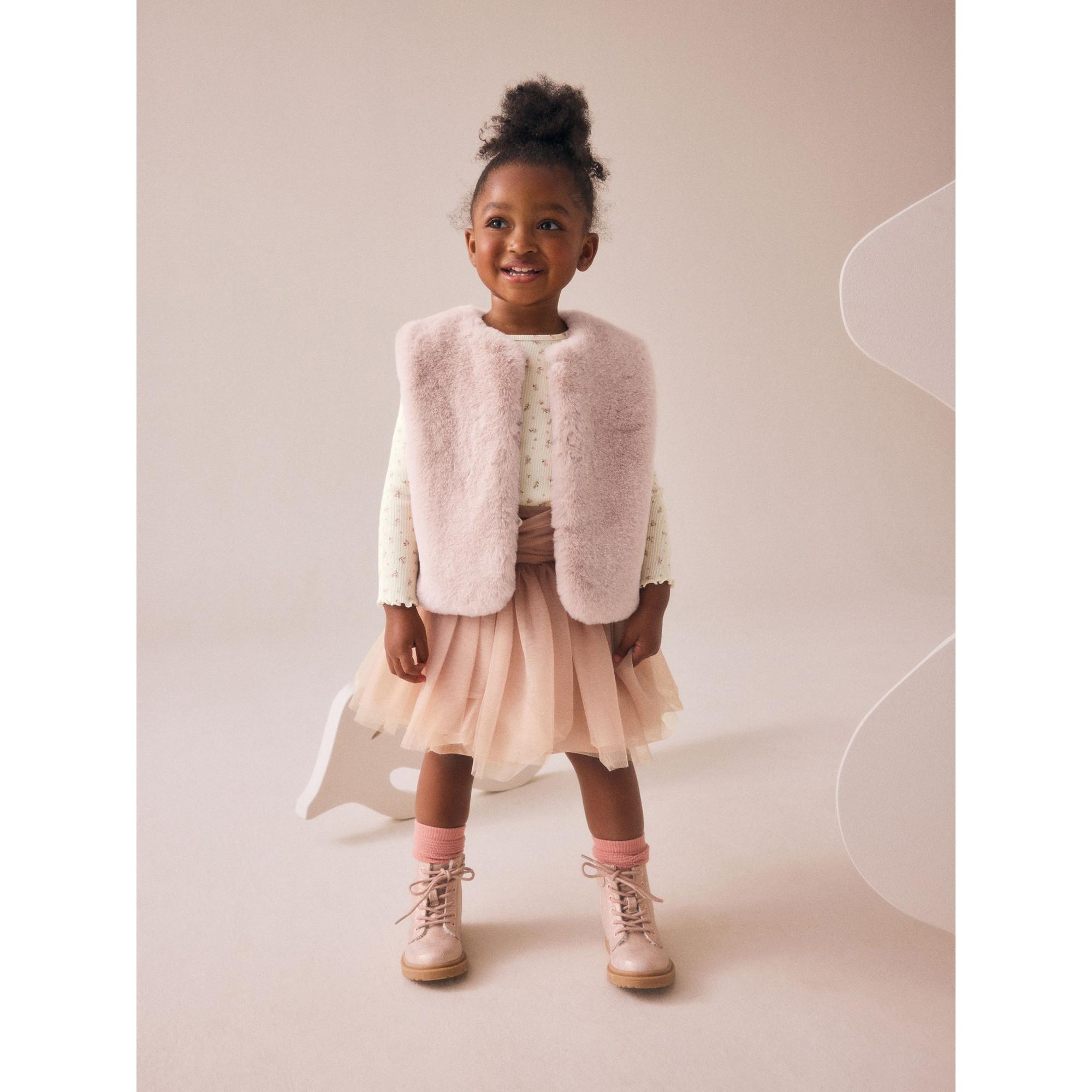 Next  Set: T-Shirt und Rock 