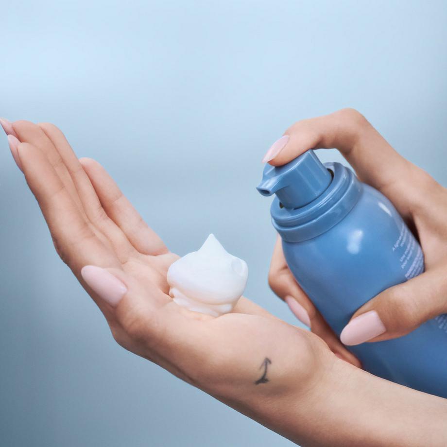 RARE BEAUTY  Find Comfort Feel Seen - Mousse-en-Huile Hydratante pour le Corps 