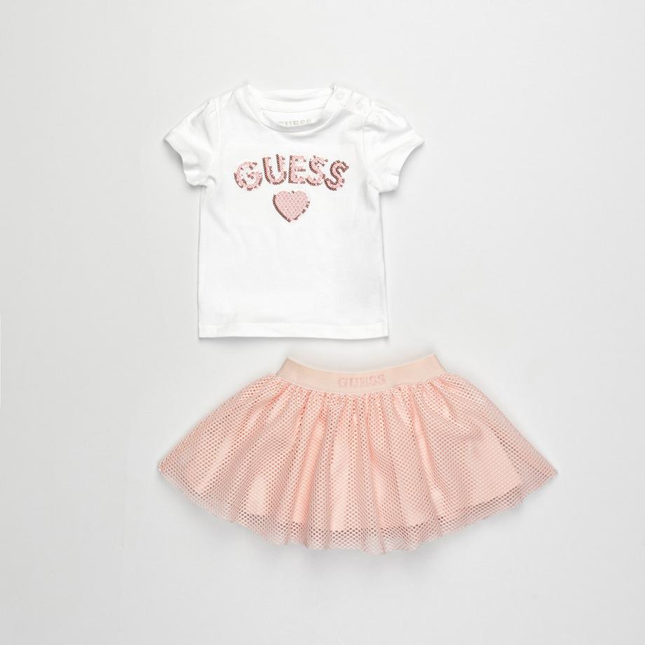 Set, t-shirt e gonna