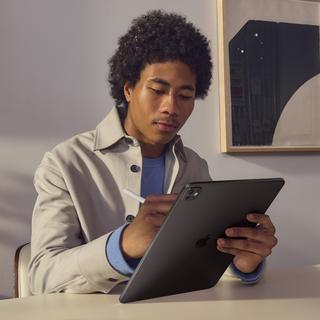 Apple 11" iPad Pro Wi‑Fi 1TB w stand glass Tablet 